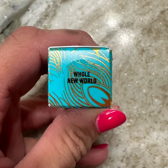 M A C Limited Edition! Disney Aladdin Collection!❤️❤️❤️. “Whole New World” - Picture 2 of 5